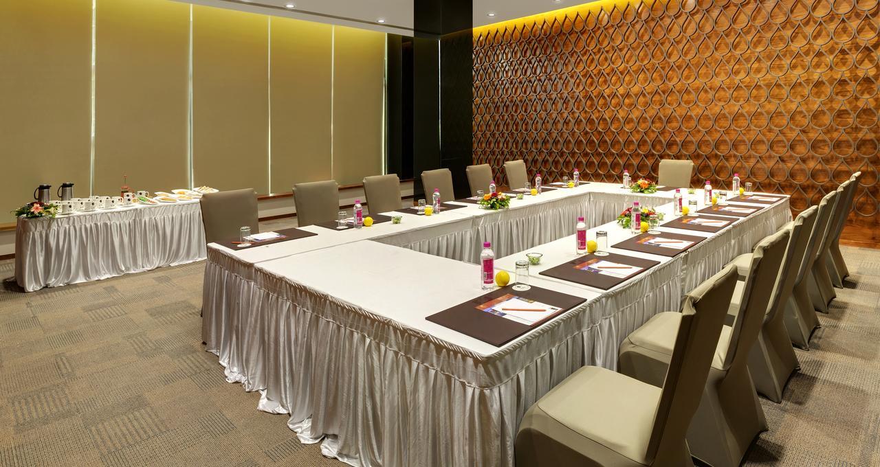 Click Hotel Bhuj Exteriör bild