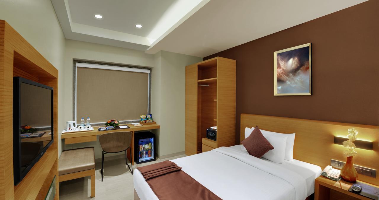 Click Hotel Bhuj Exteriör bild